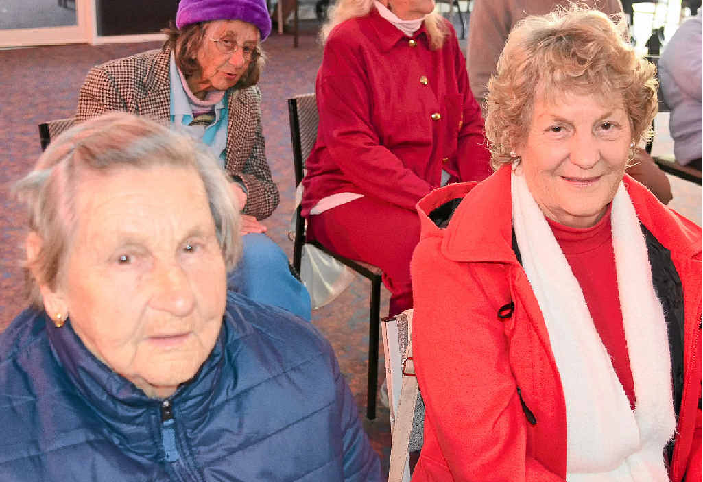 Gloria Jackson and Vicki Salisbury at morning tea.